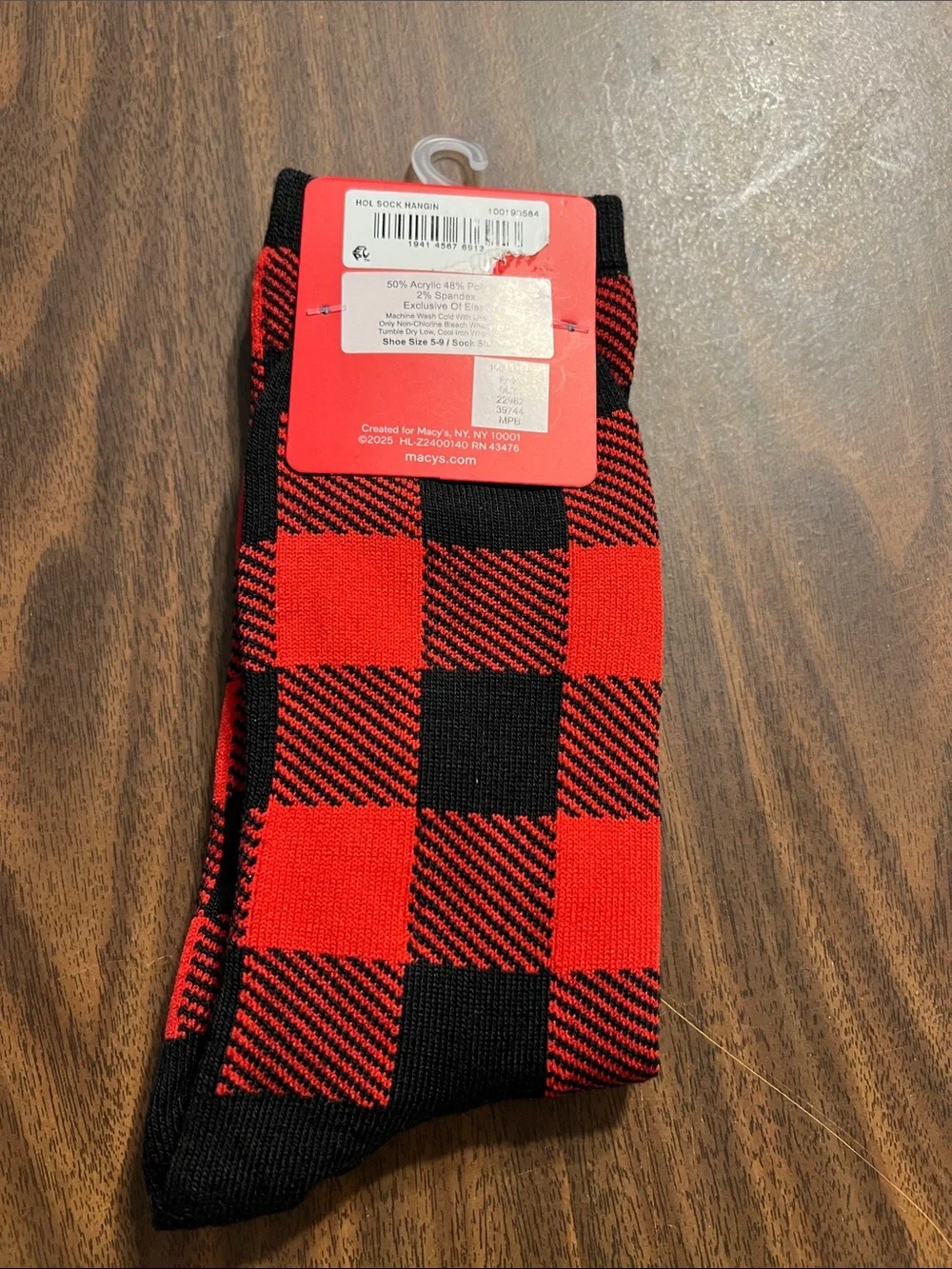 NWT Men’s Holiday Lane Red and Black Buffalo Plaid Holiday Socks